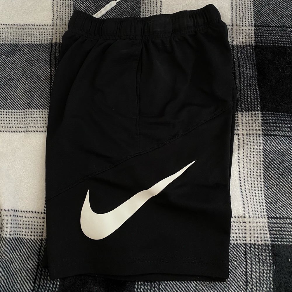 Nike Basketball Shorts - Picture 1 of 2